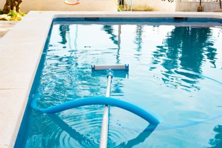 Rénovation de piscine, quelles solutions pour moderniser votre bassin