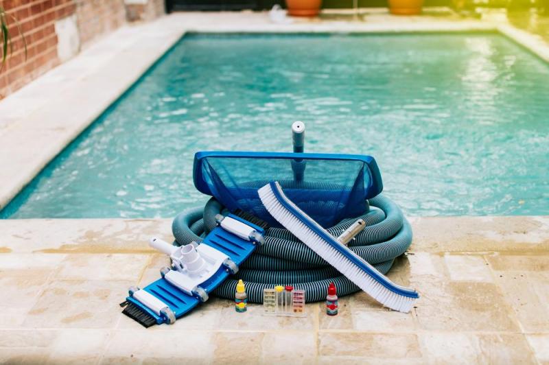 D&eacute;couvrez les produits essentiels pour l'entretien de votre piscine